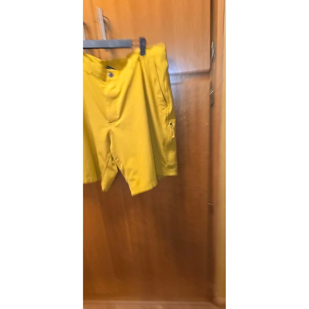 The North Face Shorts Mens 40 Yellow Hiking Outdoor Cargo Performance